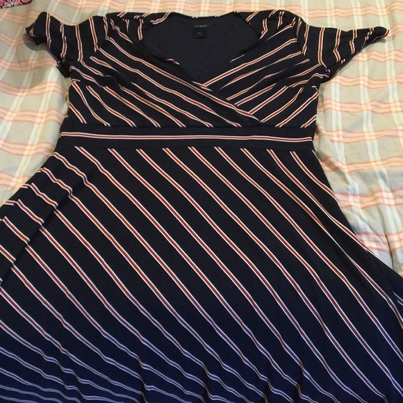 Ann Taylor Dresses & Skirts - Ann Taylor size L navy blue w/ red stripes dress